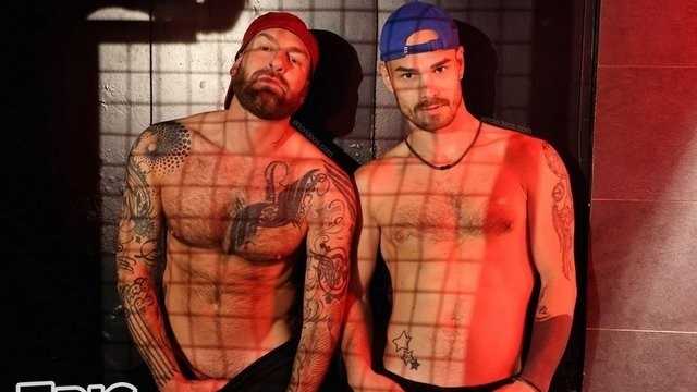 EricVideos – Kneeling At The Glory Hole – Archie S & Jeremy Lemercier