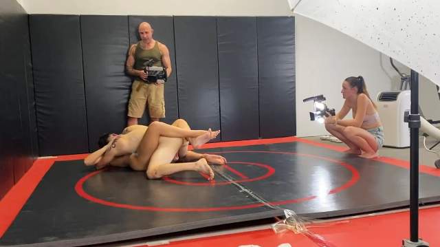 OnlyFans – Chase Arcangel – Heres an extra long Behind the scenes video I did with a new company