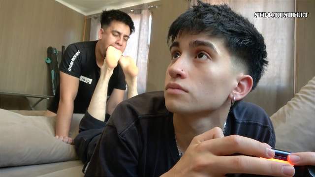 Str8CrushFeet – Slave of Kent’s Feet And Ass – Training to being turned into a gaming chair
