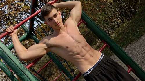 EastBoys – Flexing – Emilion Reynolds