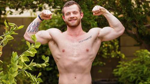 GayHoopla – Luc Nix Strokes Out A Big Load