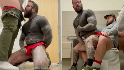 OnlyFans – Tyler Durden – Public restroom cruising