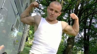 EastBoys – Flex and Muscle Worship – Roy Keller